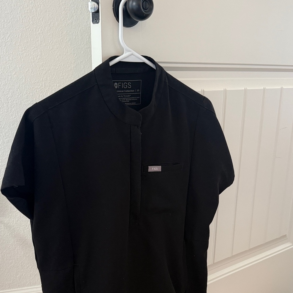 Figs black Montex scrub top XS